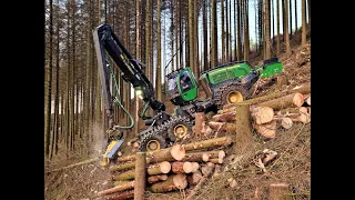 🎄 John Deere 1470G *on Winch* • HAAS Winch • Harvester im Steilhang • Traktionswinde • Part-2🎄