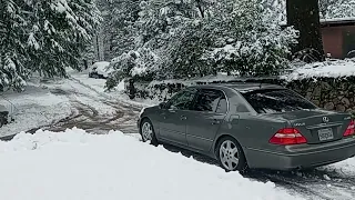 Lexus LS430 vs snowy driveway