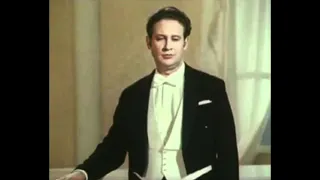 Evgeny Nesterenko as Dulcamara in Donizetti's L'elisir d'amore