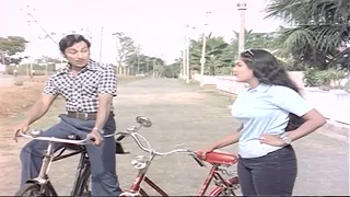 Dr.Rajkumar Teaches Cycling to Gayathri | Love & Comedy Scenes | Best Scene in Kannada Movies