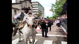 Desfile gaucho visto frente a la Intendencia - Tacuarembó, Uruguay (09/03/2024)