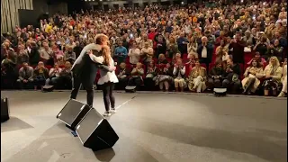 Максим Галкин: "Спасибо замечательным зрителям в Карловых Варах! ❤️ 💐"