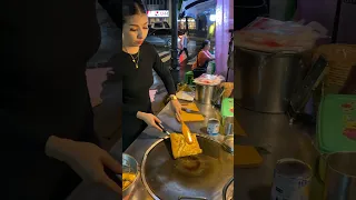 Amazing! The Most Popular Roti Lady in Bangkok #shorts