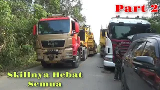 Heboh Konvoi 11 Truk Trailer Muatan Alat Berat yang Besar-besar Melewati Tanjakan Tinggi