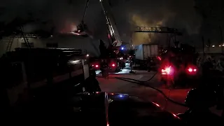 Пожар на огромном продуктовом складе.