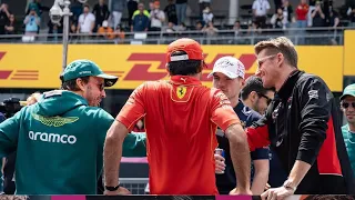 Max Verstappen chilling with Fernando Alonso | Driver's Parade Behind the scenes #JapaneseGP