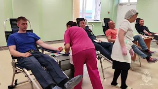 Сотрудники МЧС России сдали донорскую кровь