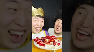 Funny Pranks between Two Twins || Funny Mukbang Videos || Spicy Tteokbokki  EATING SHOW