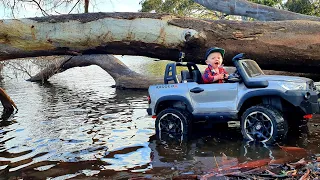 Kids Hilux offroad in the dirt and river crossings