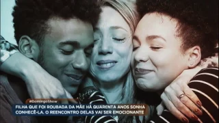 Filha raptada quando criança reencontra a mãe após 40 anos de separação