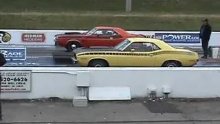 '70 T/A Challenger  vs  '70  AAR Cuda