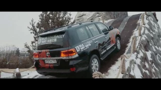 Ползем на Toyota Land Cruiser 200 в гору: как работает Crawl Control