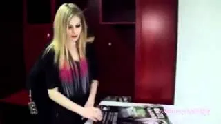 NEW Avril Lavigne- Behind The Scenes on The Black Star Tour [2012]