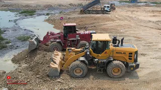 Great Power Bulldozer Loader Equipment Dump Truck Spreading Activities Hard Pushing Gravel