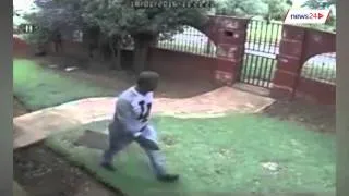 WATCH: Four armed men attack Roodepoort home, steal car