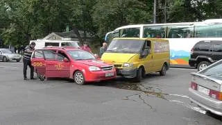 ДТП - такси и маршрутка у МАНЕЖа 12 августа 2011
