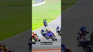 Valentino Rossi jatuh sampai terbang & muter berkali kali