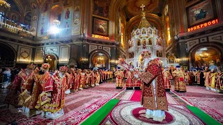 Пасхальная великая вечерня в Храме Христа Спасителя в Москве .