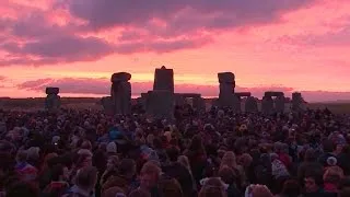 Sightseers gather to witness summer solstice from Stonehenge