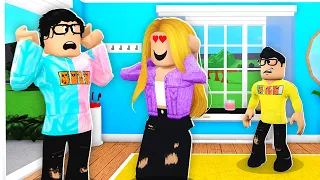 Contraté UNA NIÑERA. ¡Ella estaba ENAMORADA de mí! (Roblox)