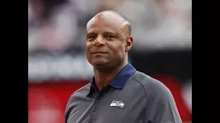 Ex NFL star Warren Moon denies s exual hara ssment claims