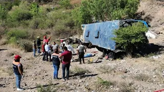 Bus con decenas de migrantes cae a un barranco dejando al menos 6 muertos