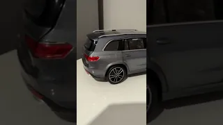 Having a Close-up of the 1/18 Mercedes GLS 😍