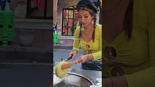 The Most Popular Roti Lady in Bangkok - PUY ROTI LADY