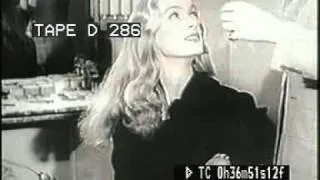 Veronica Lake gets the 1940s 'victory roll' hairstyle - WWII