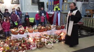 Ангел Григорій: 16.04.22. Львів. Церква Св. Антіна. Освячення пасок.