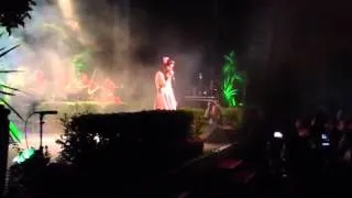 Lana Del Rey covers Nirvana's Heart Shaped Box Sydney July