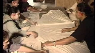 Tapa cloth: (4) dying the cloth