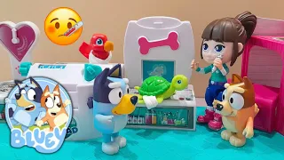 Bluey and Bingo visit the vet 🤒 Bluey toys and Vet squad pretend play. childrens story.