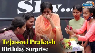 Tejasswi Prakash Gets Emotional By Fan's Surprise Birthday Cake | Tejran
