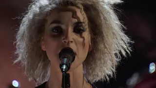 Nirvana and St. Vincent perform "Lithium" at the 2014 Rock & Roll Hall of Fame Induction Ceremony