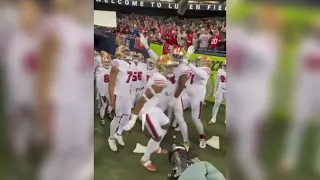 49ers Jimmie Ward rips ups Seahawks fan sign and dances on it during the walk out 🔥