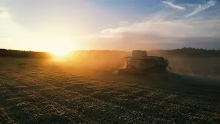 Żniwa 2023 o Zachodzie Słońca - Pszenica 🌾 Claas Trion 530 & John Deere 7730☆