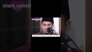 apakah membaca al-qur'an harus menutup aurat ?