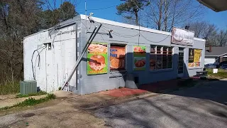 Exploring Abandoned BP Gas Station | Very old school