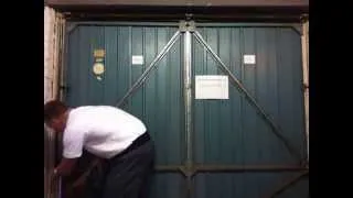 How to change the roller spindles on  a Henderson Merlin garage door