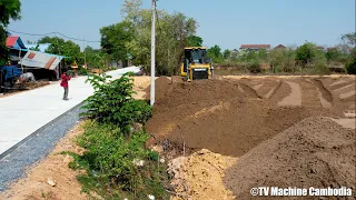 Excellent Techniques Operator Skills Bulldozer Cutting Slope Soil And Spreading Sand