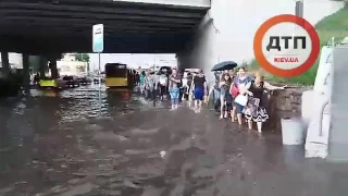 27.07.2017 КИЕВ ЛИВЕНЬ ПОТОП ЧП ДТП 3