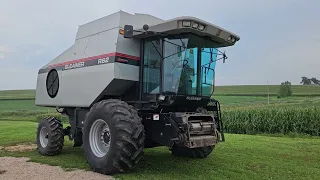 1999 Gleaner R62 Custom Cutter Special Combine - Selling on BigIron Auctions - Aug. 23, 2023