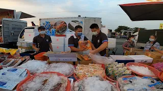 1023-1嚇死人喔 羊肉爐一開始就被全包 今天全部客人都不用買了 嘉義趙又廷 海鮮拍賣 海鮮叫賣 星期六斗南夜市 Taiwan seafood auction