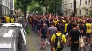 Stadionmarsch vor dem Spiel Dortmund - Berlin