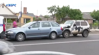 В’їхали в машину поліцейських: у Луцьку аварія за участі трьох автівок