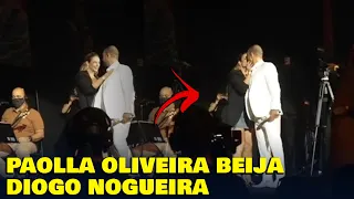 Paolla Oliveira sobe no palco e beija Diogo Nogueira em show no Rio