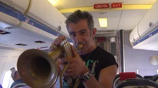 Paolo Fresu suona sul volo Bologna - Olbia