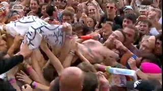 Die Antwoord  Ninja stage dive