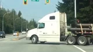 Semi Truck Right turn fail!